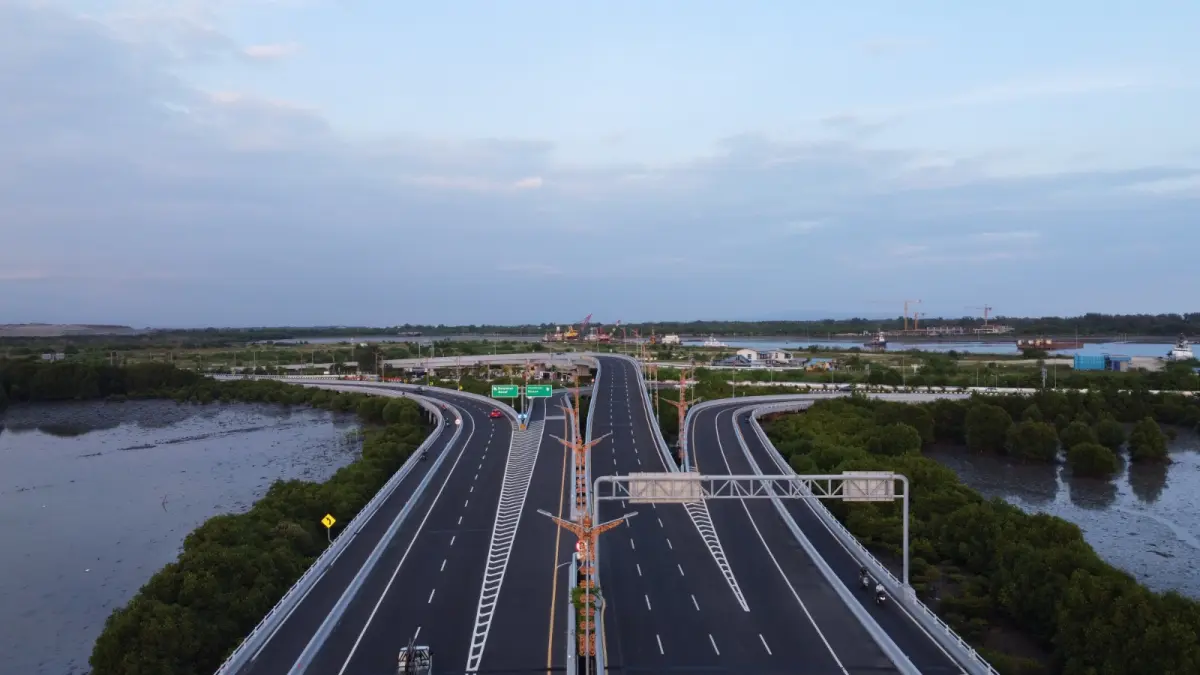 Kondisi Tol Bali Mandara yang tercatat mengalami peningkatan arus lalu lintas sepanjang tahun 2025. (Ist)