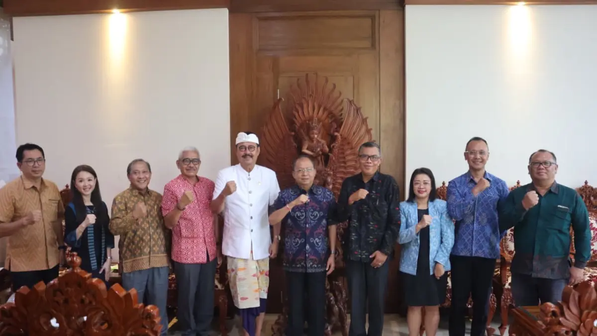 PERTEMUAN:&nbsp;Audiensi jajaran pelaku pariwisata yang tergabung dalam Bali Convention and Exhibition Bureau (BaliCEB) di Jayasabha, Denpasar, Rabu (27/5).
