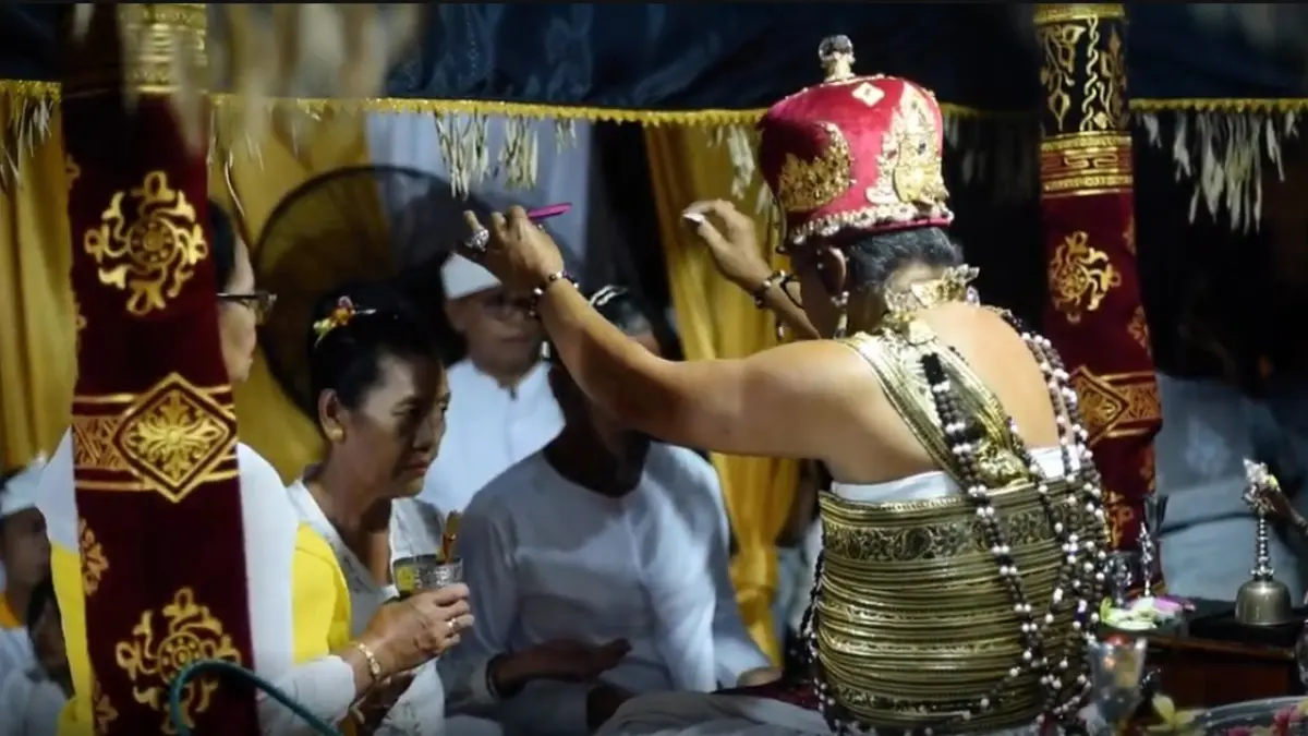 Prosesi Diksa Munggah Bhawati Jro Mangku Gede I Ketut Ariana dan Jro Mangku Istri Ni Nyoman Korti. 