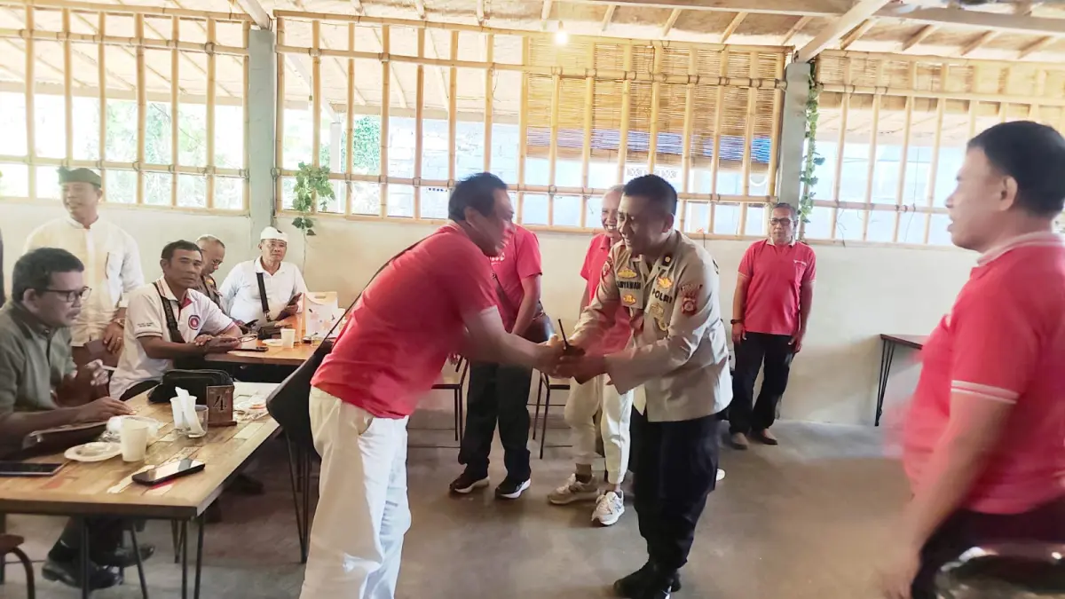 SINERGITASN: Kapolsek Gianyar perkuat sinergitas dengan Forum Kaling.&nbsp;