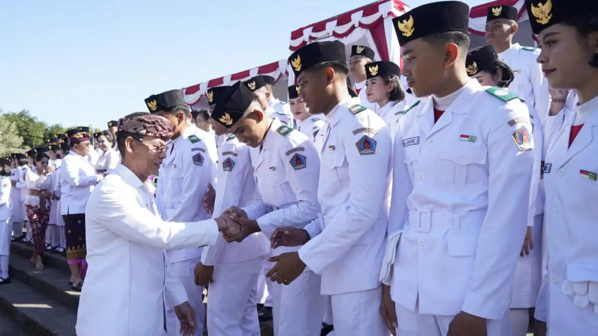 Pemkab Klungkung melaksanakan apel peringatan Hari Lahir Pancasila yang dilaksanakan di Alun-alun Ida Dewa Agung Jambe, Senin (1/6/2026). (Ist)