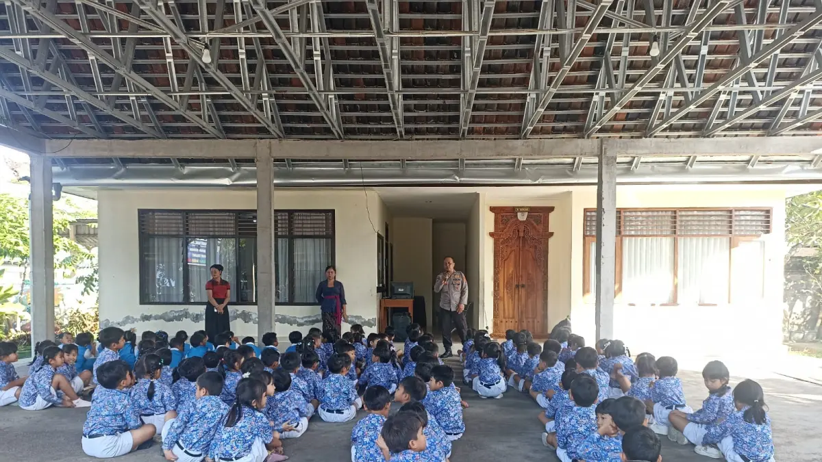 PENYULUHAN : Penyuluhan pencegahan bullying kepada siswa TK Saraswati Sukawati pada Selasa (2/6).