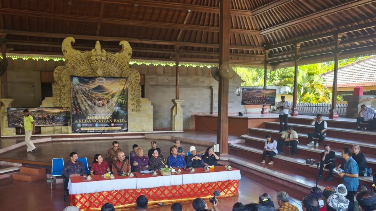 DUKUNG:&nbsp;Forum Pemerhati Pembangunan (FOR HATI) Bali mendatangi Kantor DPRD Bali, Rabu (3/6)