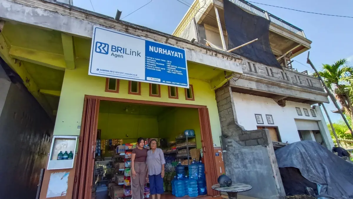 Usaha warung milik Desi Hidayanti Damuri menjadi salah satu agen BRIlink dengan transaksi besar