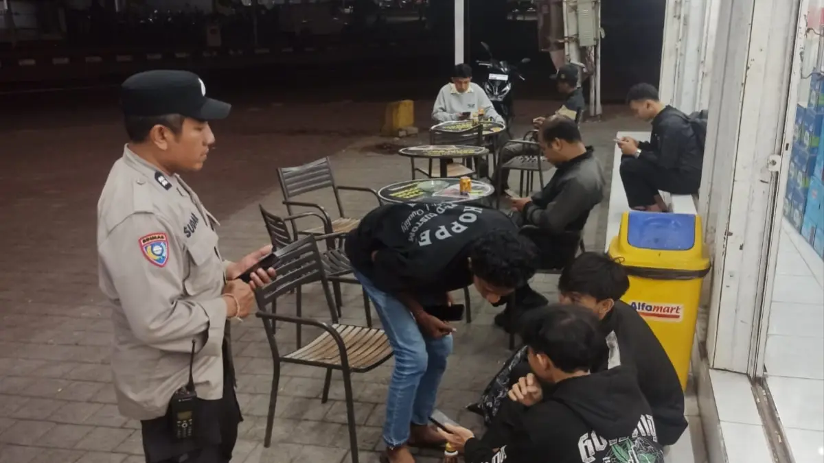 PATROLI : Patroli malam yang dilaksanakan oleh Polsek Sukawati.&nbsp;