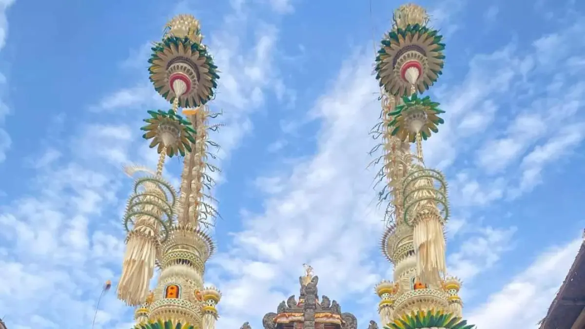 Penjor Galungan sebagai simbol kemenangan dharma atas adharma (ist)