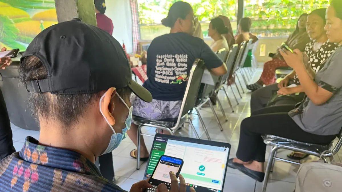 Uji coba digitalisasi bansos di Kelurahan Penarukan, Buleleng (Dian/Bali Express)