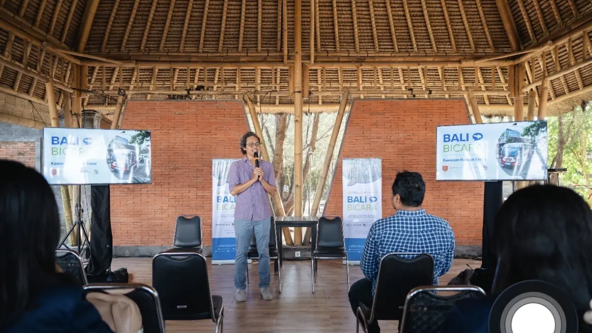 EDUKASI:&nbsp;Sejumlah mahasiswa Fakultas Ekonomi dan Bisnis (FEB) Universitas Udayana melakukan kunjungan lapangan ke Kawasan Pesisir Sanur&nbsp;difasilitasi WRI Indonesia