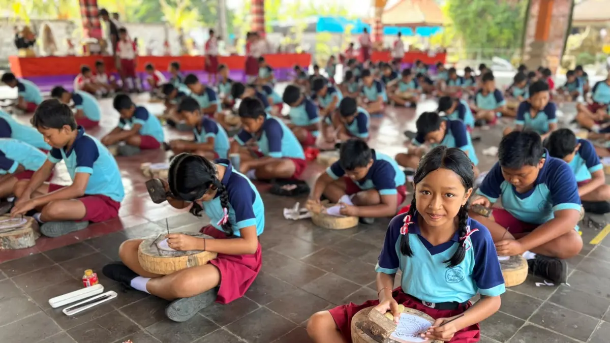 BUDAYA : Kegiatan pelestarian budaya di SDN 2 Batuan.&nbsp;