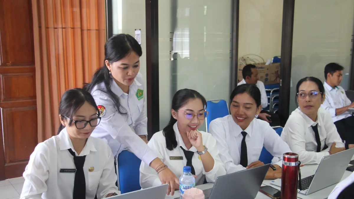 DIKLAT : Diklat singkat (short course) pemanfaatan AI bagi guru agama dan penyuluh agama di Kemenag Gianyar.