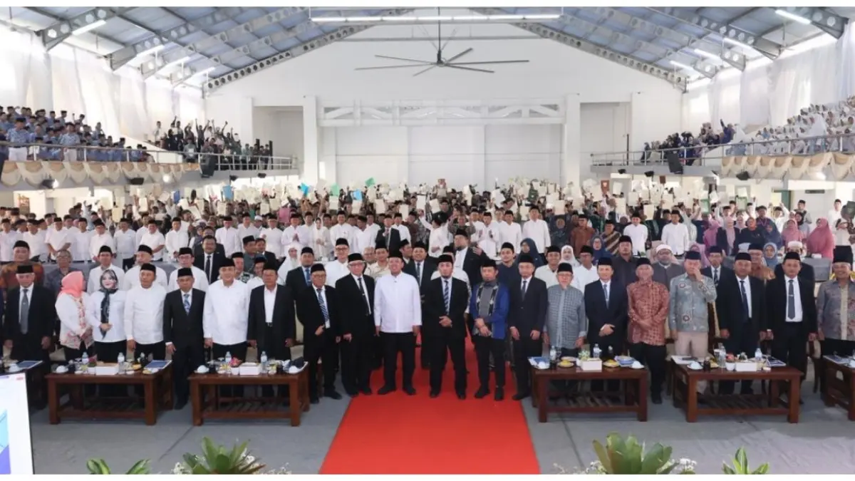 Menteri Nusron Serahkan Lebih dari 1.000 Sertipikat Tanah Wakaf dalam ICOP 2026
