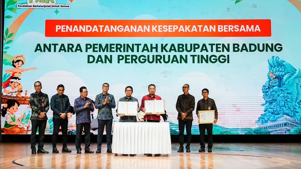 PELUNCURAN: Bupati Adi Arnawa saat membuka Badung Education Fair 2026 sekaligus meluncurkan Program Beasiswa Nak Badung di Balai Budaya Giri Nata Mandala, Puspem Badung, Selasa (9/6).