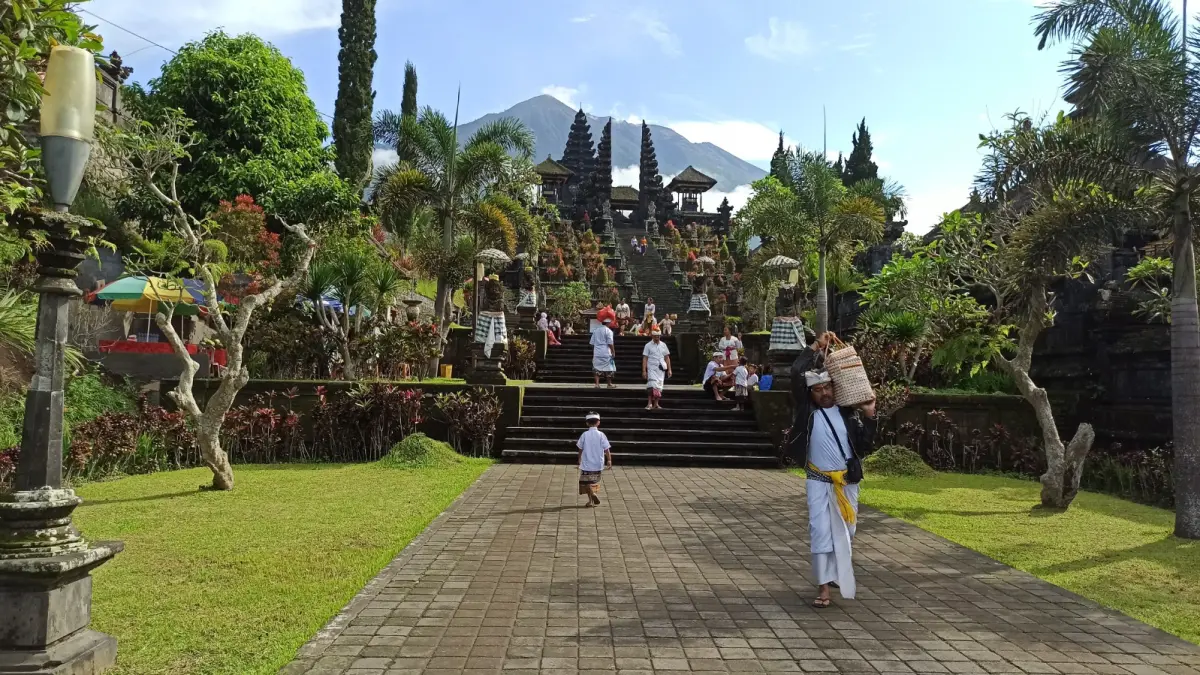 Suasana di Pura Besakih, Karangasem