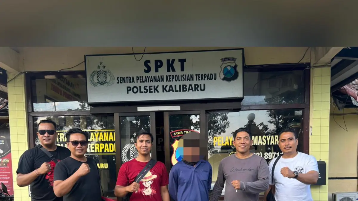 DIAMANKAN : Pelaku pencurian besi proyek BTS diamankan personel Polsek Gianyar di Banyuwangi.&nbsp;