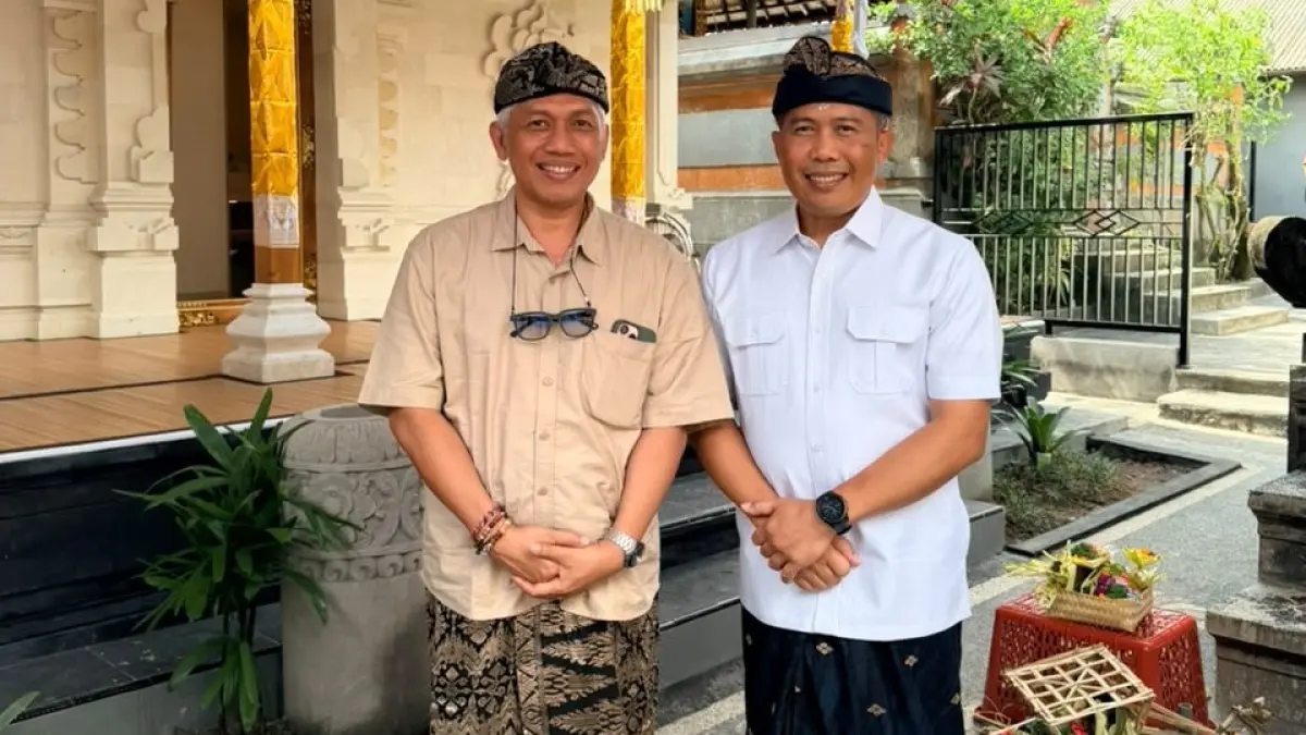 Prof. Sukawati Lanang P. Perbawa (kiri) bersama Letkol TNI (Purn) Si Made Rai Edi Astawa. (Ist)