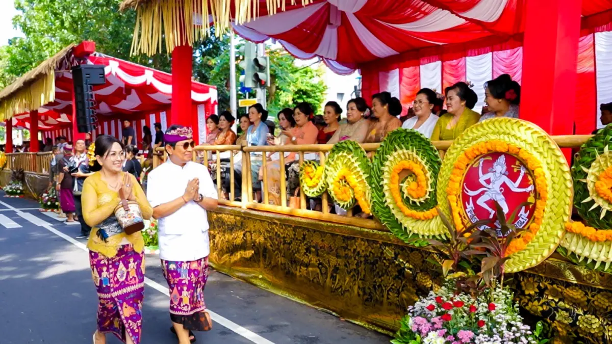 Bupati Adi Arnawa saat menghadiri pembukaan dan pelepasan Peed Aya Pesta Kesenian Bali XLVIII tahun 2026 di depan Monumen Perjuangan Rakyat Bali, Niti Mandala Renon, Denpasar, Sabtu (13/6). (PROKOMPIM SETDA BADUNG)