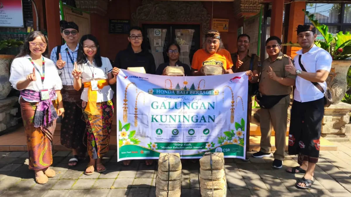Astra Motor Bali Ngejot daging babi dalam rangka perayaan Hari Raya Galungan dan Kuningan. (Ist)