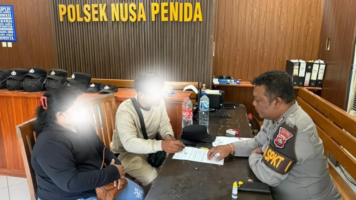 Pihak kepolisian Polsek Nusa Penida saat memediasi sepasang kekasih. (Ist)