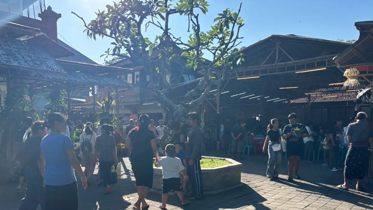 ANTUSIAS: Suasana di PKB saat akhir pekan, Sabtu (20/6)