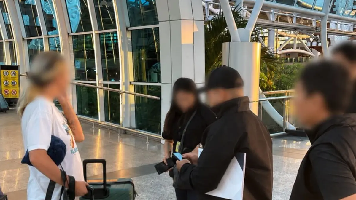 DJ asing yang bekerja tanpa izin yang sesuai dalam sebuah acara party di Kuta Utara dideportasi dari Bali. (Bali Express/Istimewa)