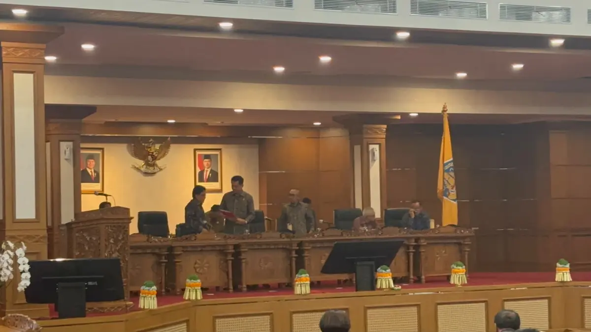 REKOMENDASI:&nbsp;Rapat Paripurna ke-41 Masa Persidangan III Tahun Sidang 2025–2026 yang berlangsung di Gedung DPRD Bali, Jumat (19/6).