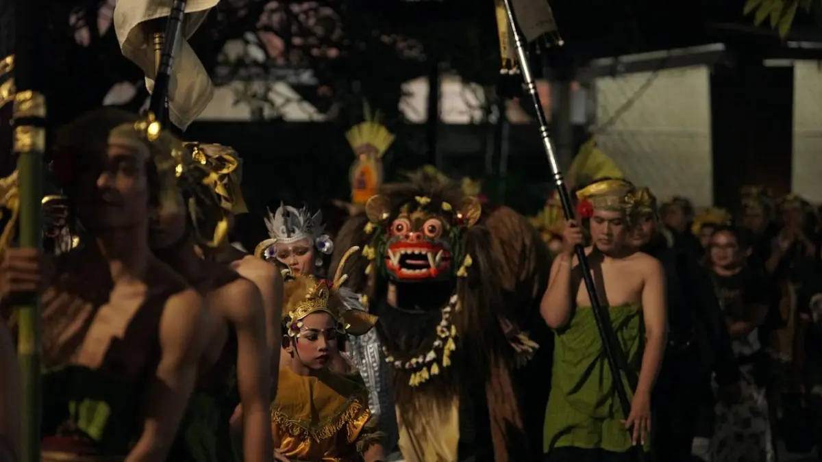 Penampilan Duta Kabupaten Badung dalam Utsawa Nglawang di area Taman Budaya Provinsi Bali, Minggu (20/6). (Ist)
