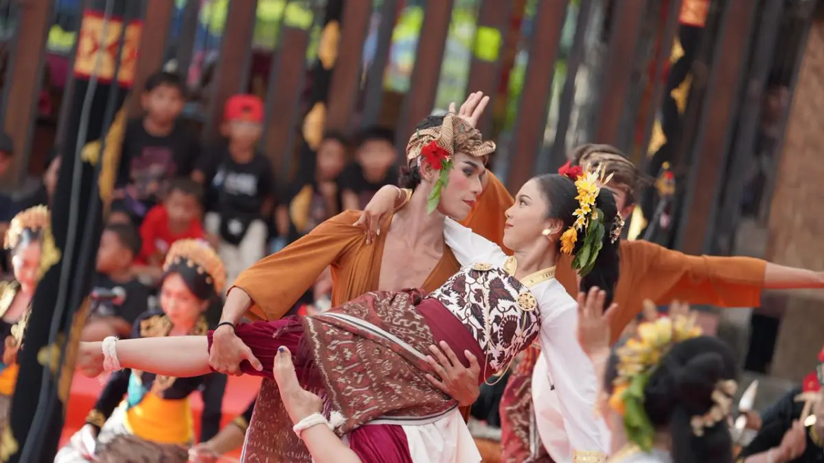 Penampilan Sanggar Seni Gargita Santhi dalam Pergelaran Gambelan Inovatif di Kalangan Angsoka, Taman Budaya Provinsi Bali, Denpasar, Senin (22/6). (Ist)