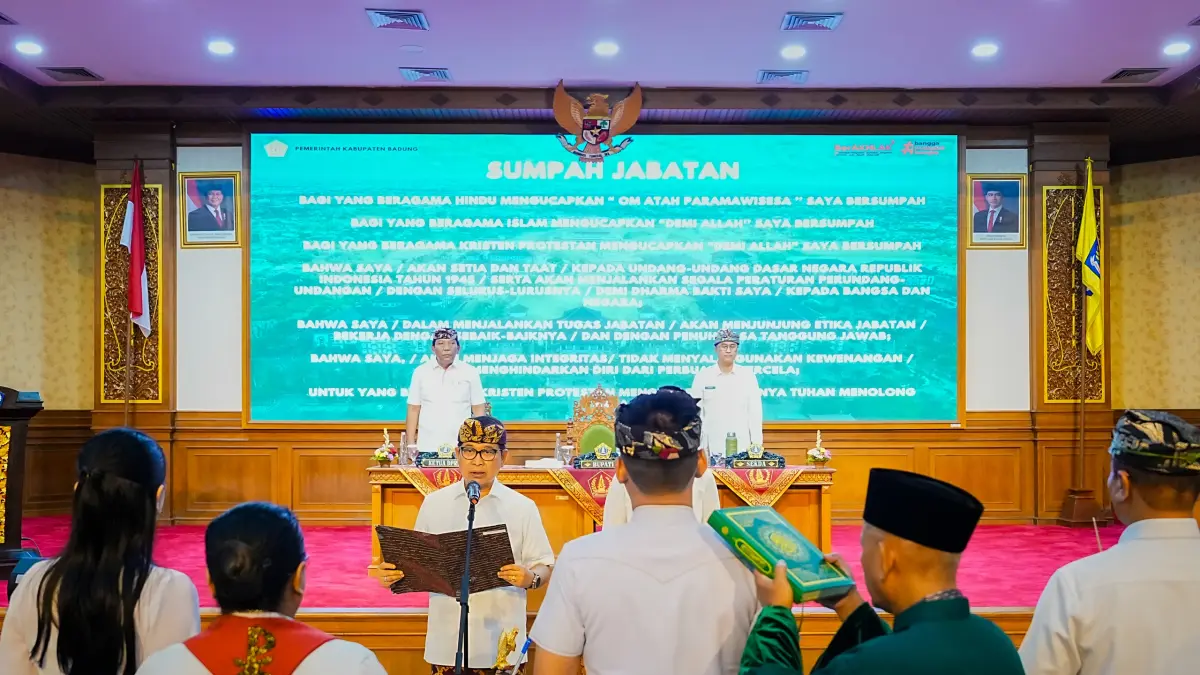 Bupati Adi Arnawa melantik dan mengambil sumpah jabatan Pimpinan Tinggi Pratama, Pejabat Administrator, Pejabat Pengawas, serta Pejabat Fungsional di lingkungan Pemkab Badung, Rabu (24/6). (PROKOPIM SETDA BADUNG)