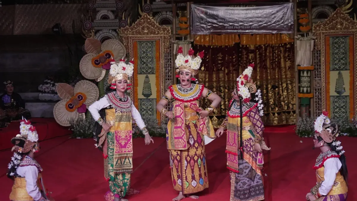 Penampilan Duta Kabupaten Badung dalam Utsawa Arja Klasik di Kalangan Ayodya, Taman Budaya Provinsi Bali, Art Center Denpasar, Selasa (23/6). (Ist)