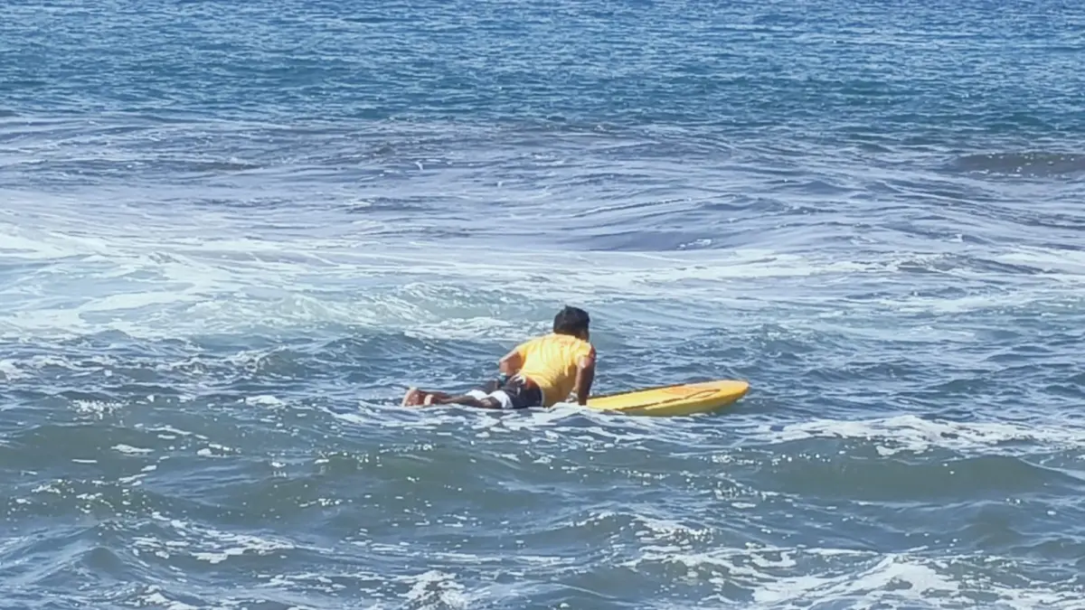 PENCARIAN : Proses pencarian warga yang terseret arus di Pantai Masceti.&nbsp;