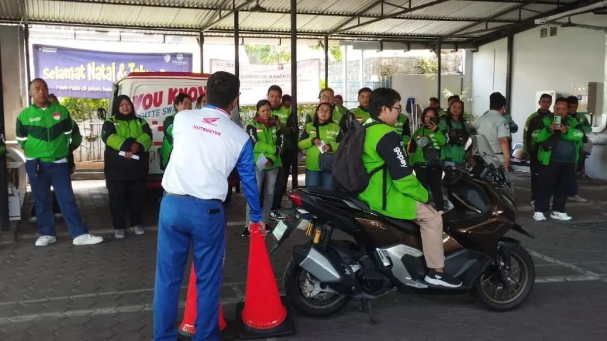 Sebanyak 70 driver Ojol, mulai dari Gojek, Grab, dan Maxim mengikuti edukasi safety riding bersama Astra Motor Bali. (Ist)