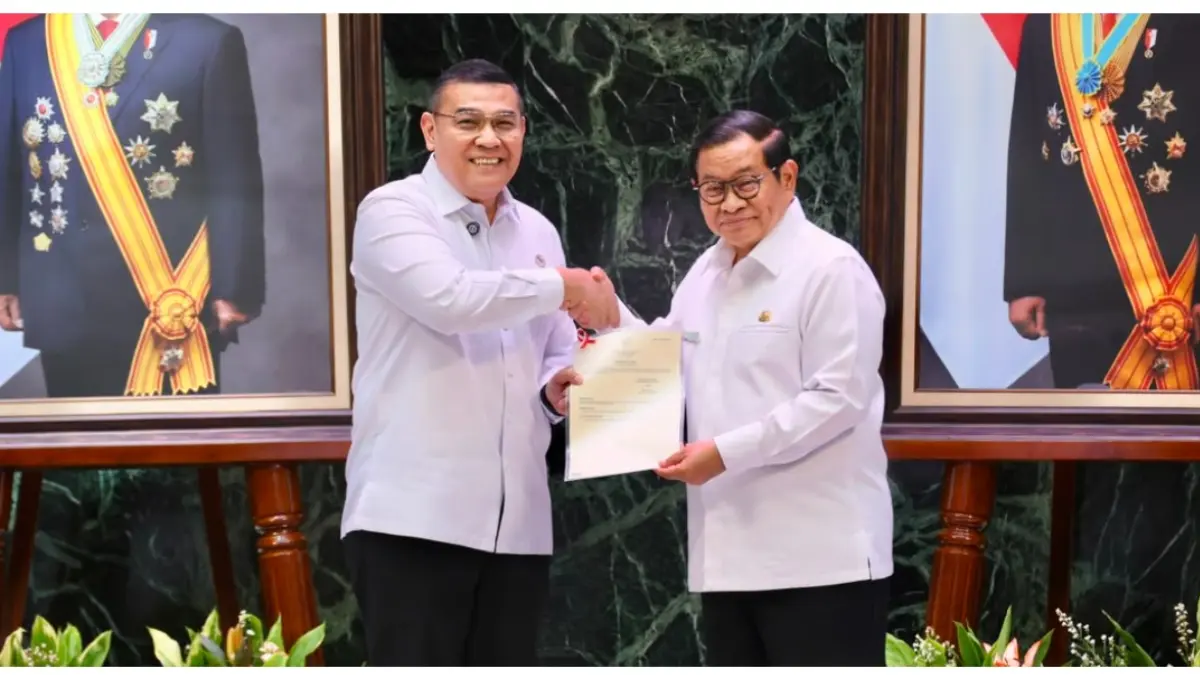 Wamen Ossy Serahkan 499 Sertipikat ke Gubernur Pramono Anung