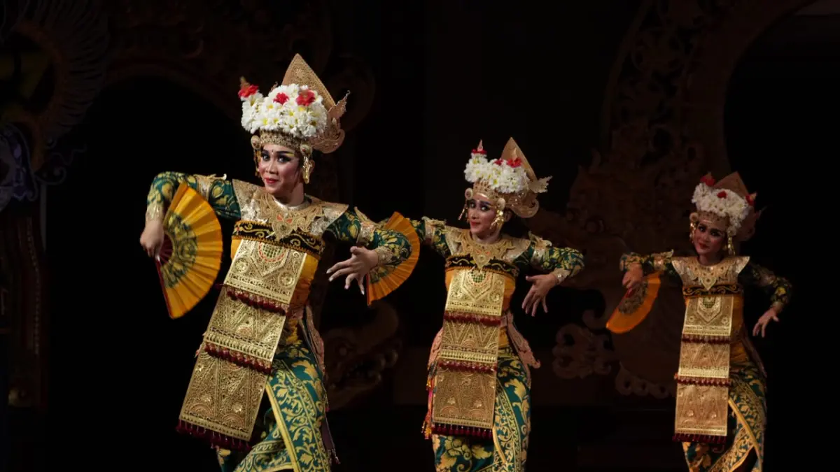 Penampilan Sanggar Seni Dharmawangsa sebagai Duta kabupaten Badung dalam PKB 2026 di edung Ksirarnawa, Taman Budaya Art Centre, Denpasar, Minggu (28/6). (Ist)