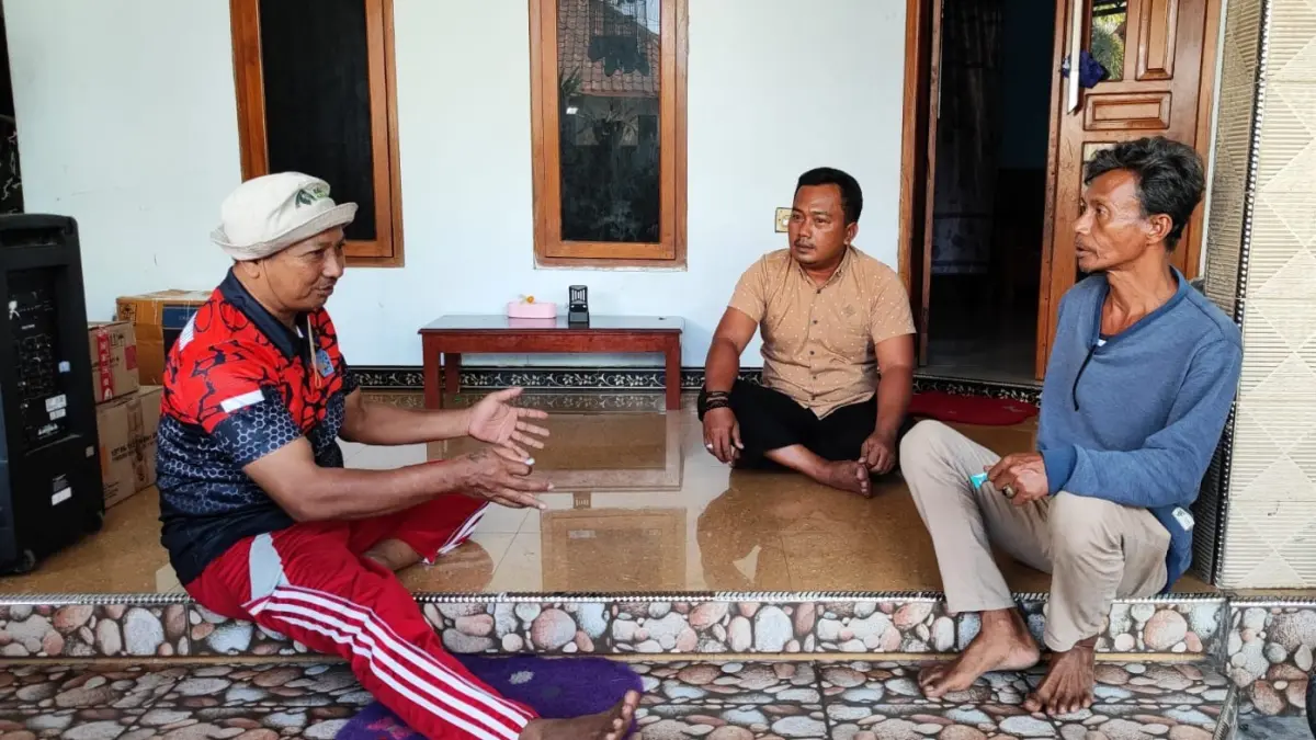 Salah satu pemilik warung seafood di Lingkungan Asih didatangi perangkat Kelurahan Gilimanuk terkait video yang viral di media sosial. (Ist)
