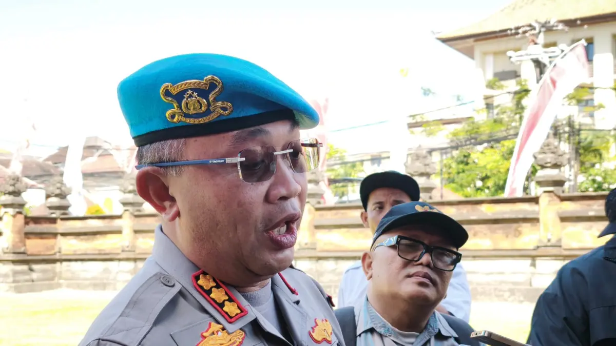 Kepala Bidang Propam Polda Bali, Komisaris Besar Polisi I Ketut Agus Kusmayadi saat menyampaikan terkait proses PTDH. (Bali Express/I Gede Paramasutha)