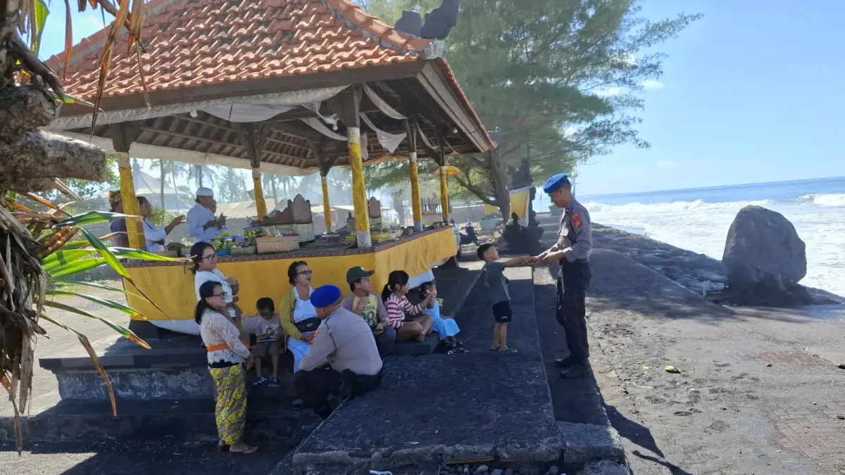 PATROLI : Patroli Sat Polairud Polres Gianyar di pesisir Pantai Masceti.&nbsp;