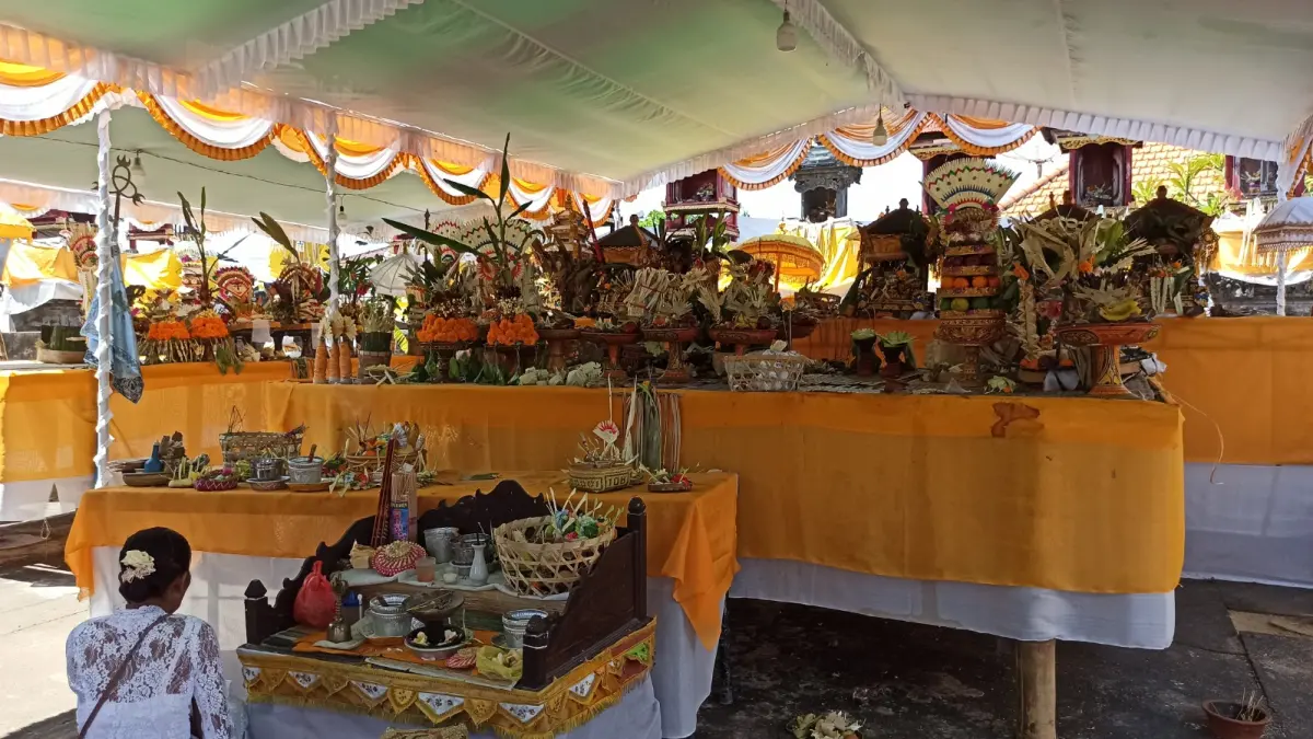 sarana upakara yang dipersembahkan dalam ritual Hindu