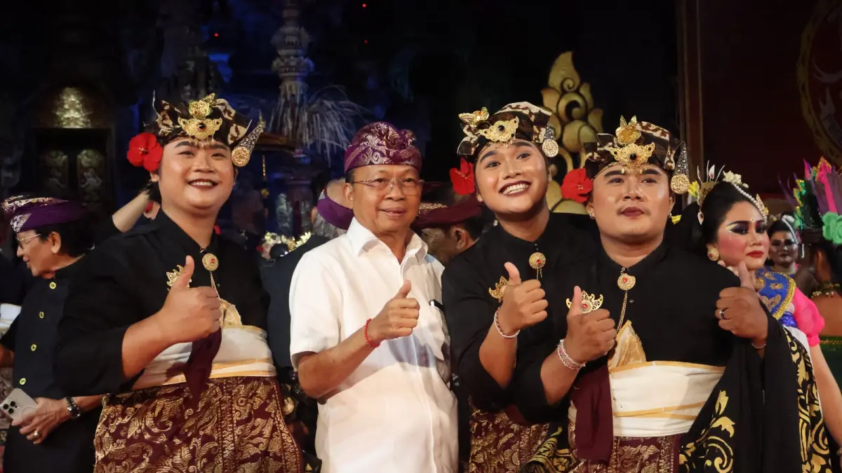 Gubernur Koster Saksikan Parade Gong Kebyar Dewasa PKB XLVIII 2026, 
