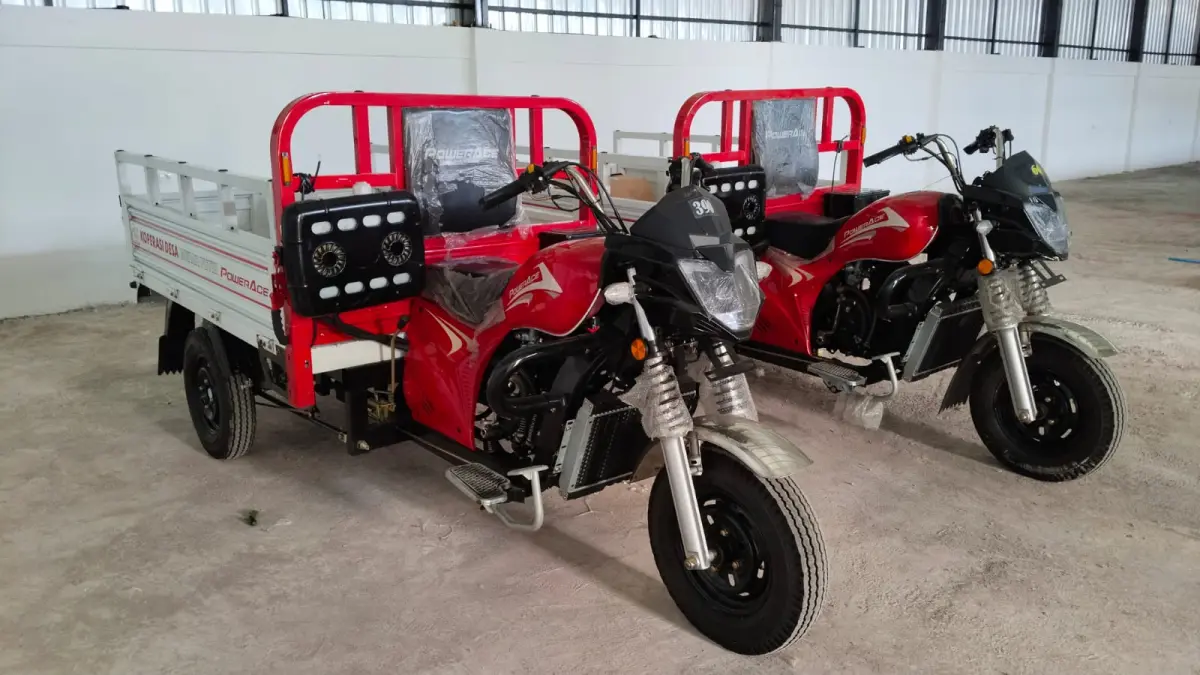 Motor roda tiga parkir di Kopdes Merah Putih Desa Jehem. (Ist)
