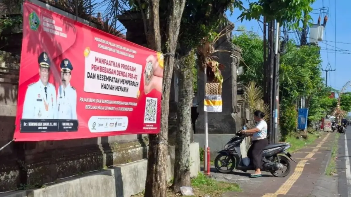 Suasana kantor pajak Tabanan yang mulai ramai dikunjungi masyarakat untuk membayar pajak. (ist)