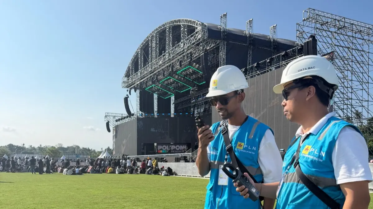 PETUGAS: Petugas PLN Unit Pelaksana Pelayanan Pelanggan (UP3) Bali Timur.&nbsp;