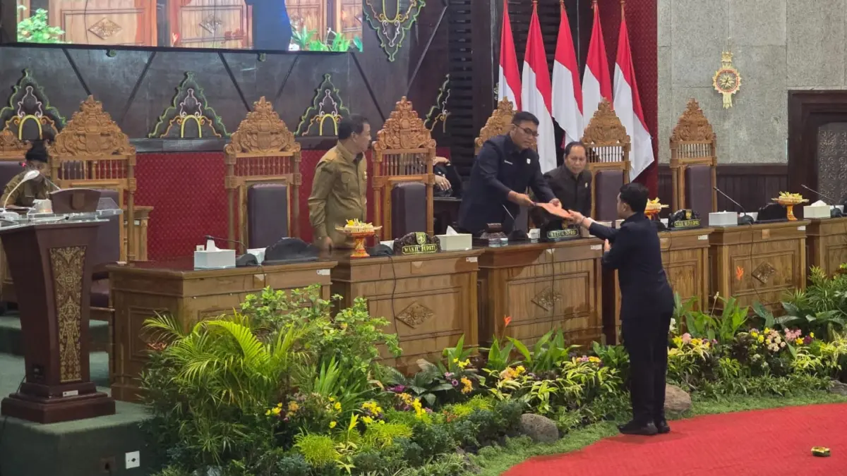 DPRD Karangasem menggelar rapat paripurna DPRD, Senin (6/7/2026). (Ist)

&nbsp;