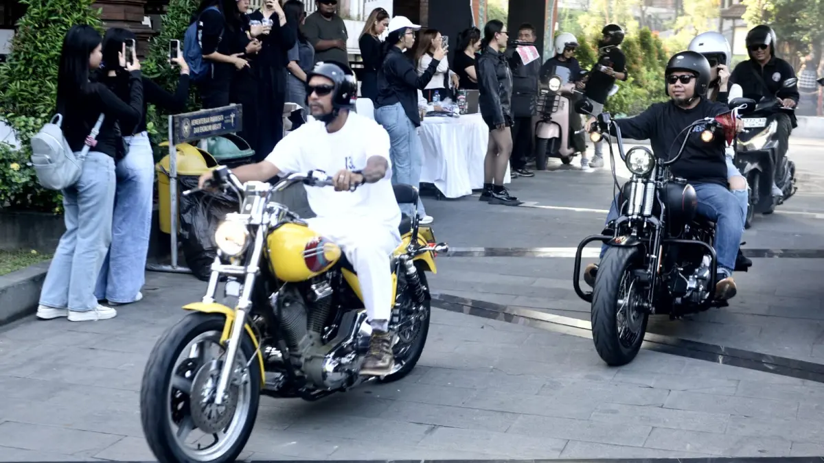 Puluhan motor dari berbagai komunitas berkumpul &nbsp;di Gedung Dharma Negara Alaya (DNA) untuk mengikuti Heritage Ride yang merupakan rangkaian dari Denpasar Youth Festival (D’Youth Fest) 6.0, Sabtu (4/7).