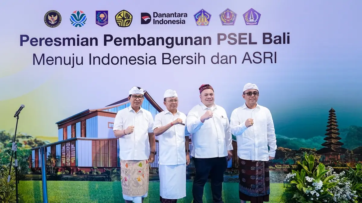 Bupati Adi Arnawa menghadiri peletakan batu pertama (groundbreaking) PSEL Denpasar Raya di kawasan Pelabuhan Benoa, Denpasar, Rabu (8/7). (PROKOMPIM SETDA BADUNG)