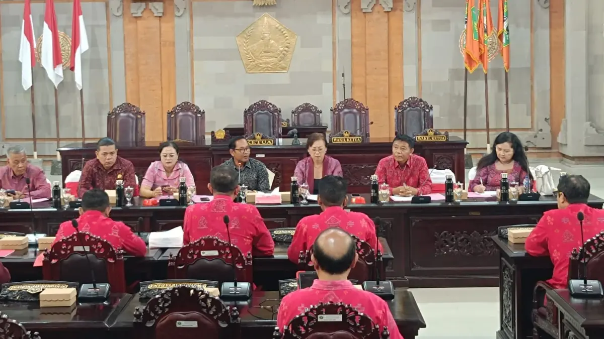 Rapat kerja Komisi IV DPRD Tabanan dengan jajaran Pemkab Tabanan yang terkait penonaktifan peserta PBI JKN pada Februari 2026. (Ist)