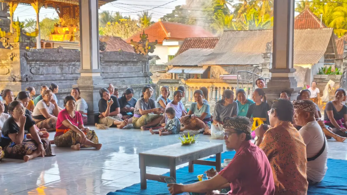 SOSIALISASI : Sosialisasi pemilihan perbekel di Desa Kemenuh, Kecamatan Sukawati.