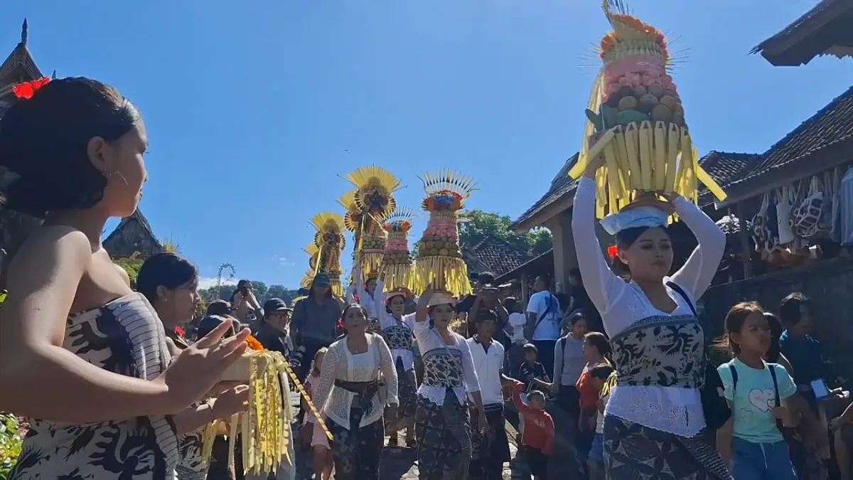 Parade gebogan mengawali pembukaan Penglipuran Village Festival, Kamis (9/7/2026).&nbsp;(Ist)