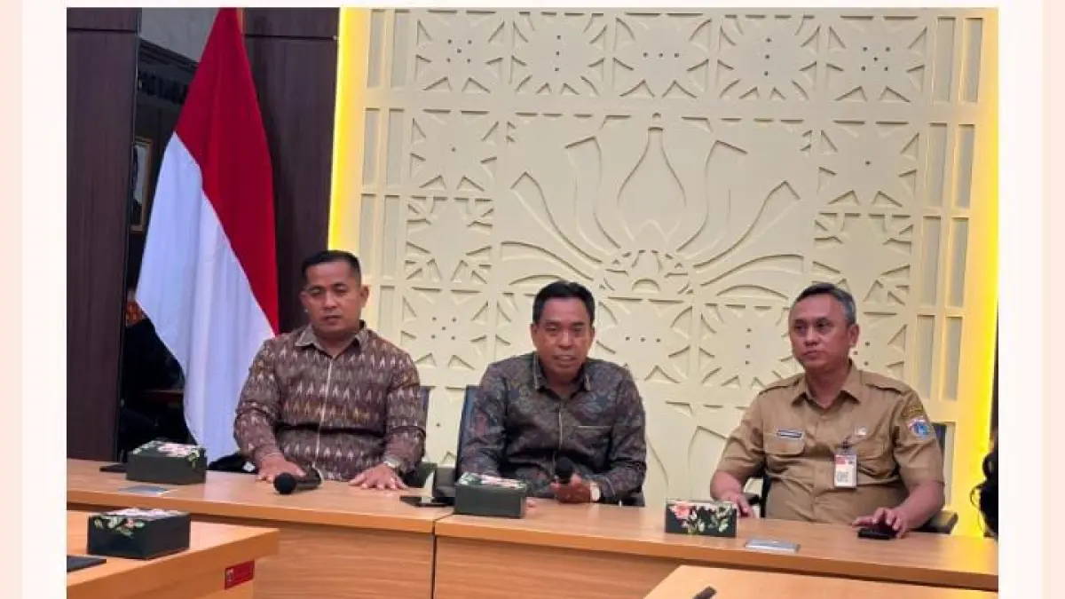 STUDI TIRU: Studi tiru Sekretariat DPRD Bali bersama 31 wartawan yang bertugas di DPRD Bali saat berkunjung ke DPRD DKI Jakarta, Rabu (8/7)