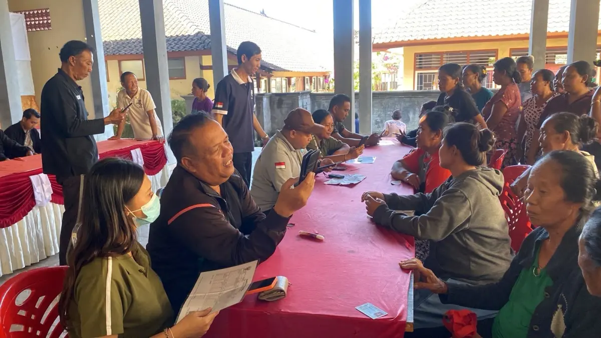 Para ASN Pemkab Jembrana terjun ke lapangan sebagai Agen Perlinsos melakukan pendataan dan verifikasi warga yang berpotensi menerima bantuan sosial, Jumat (10/7/2026). (ist)

&nbsp;