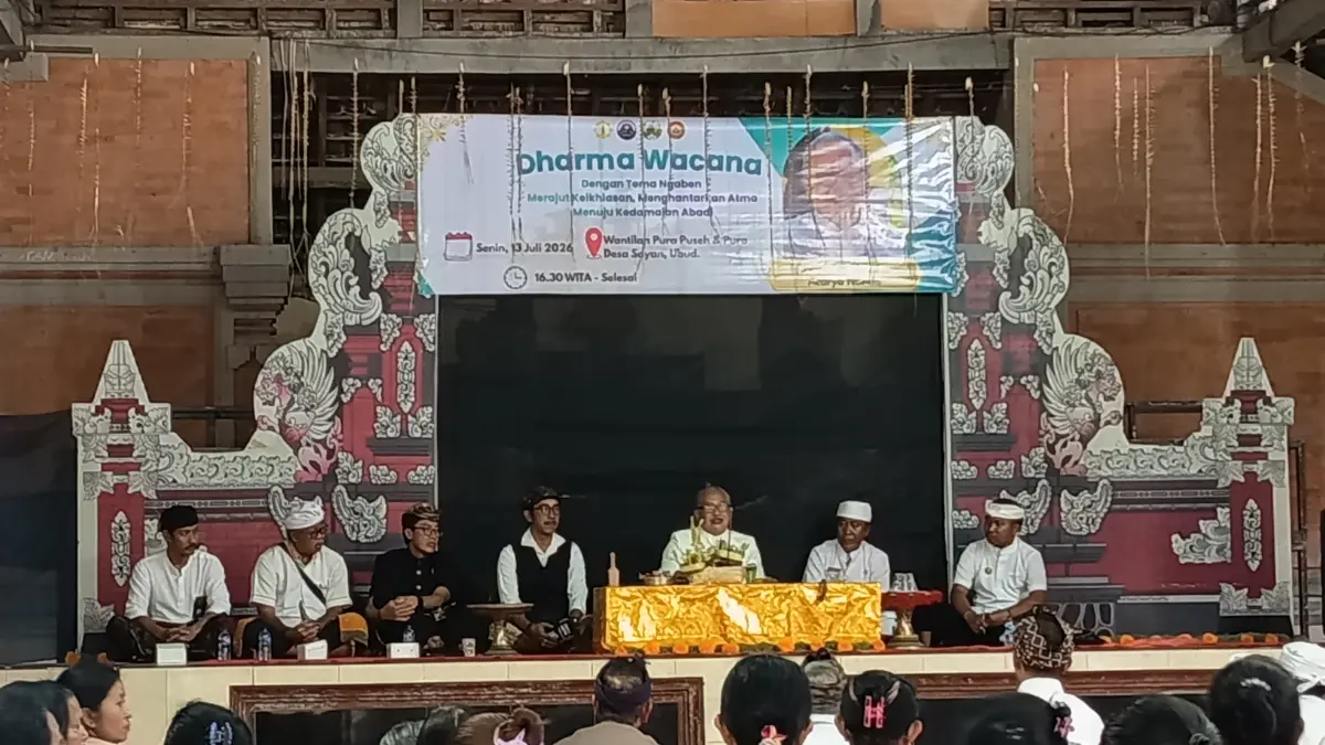 NGABEN : Dharma Wacana tentang ngaben massal yang digelar oleh Mahasiswa KKN UHN Sugriwa di Desa Sayan Ubud.&nbsp;